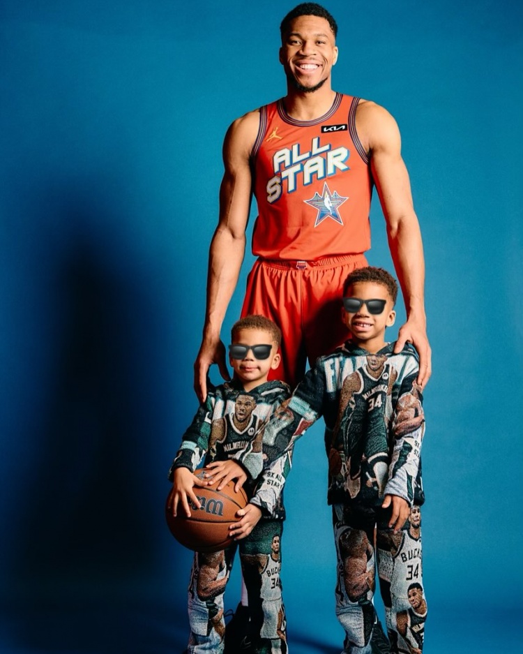 字母:想父子同臺(tái)我得再打15年 到時(shí)我可以像哈斯勒姆&吉布森一樣