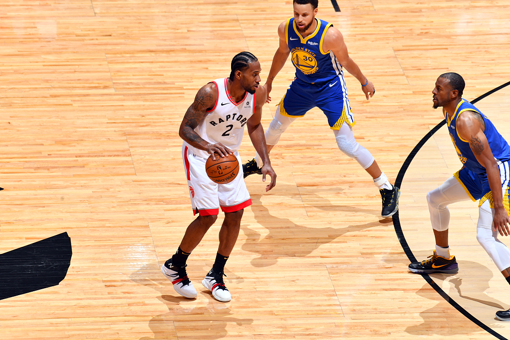 蒂格:伊戈達(dá)拉拿了FMVP被勇士退役球衣 馬刺會退役小卡球衣嗎