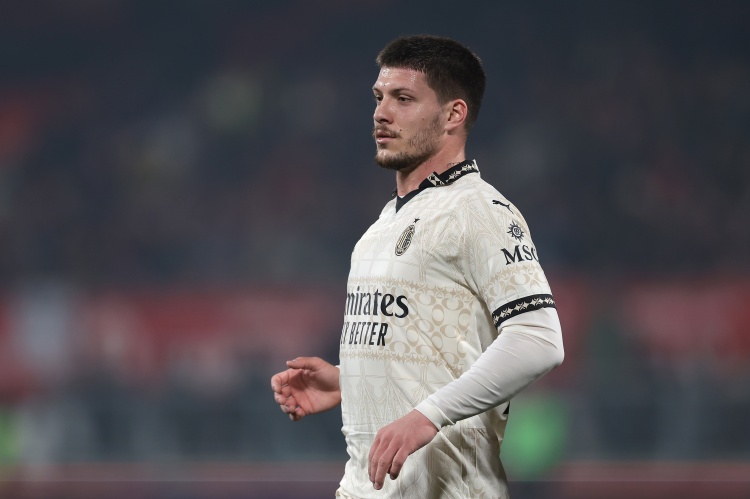 米體：約維奇在米蘭的訓(xùn)練中感到腹股溝疼痛，因此缺席今天的比賽