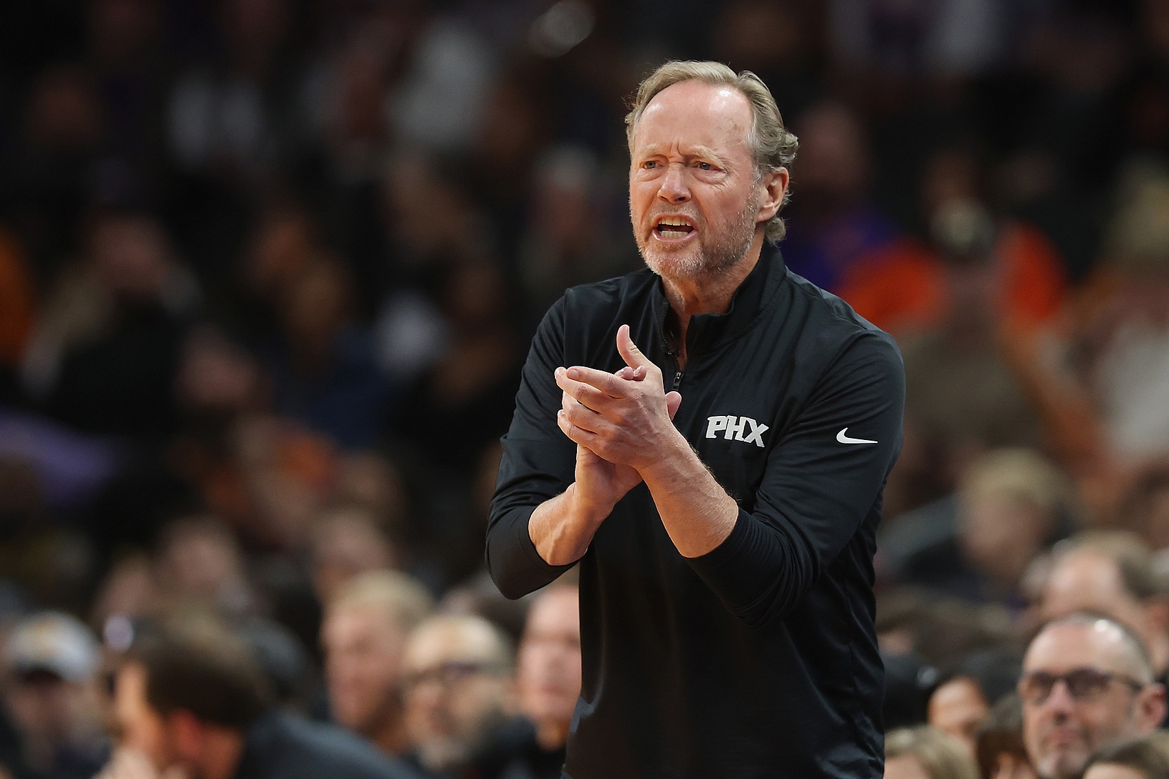 布克在你執(zhí)教過(guò)的球員中排第幾？布登：他今晚排名第一