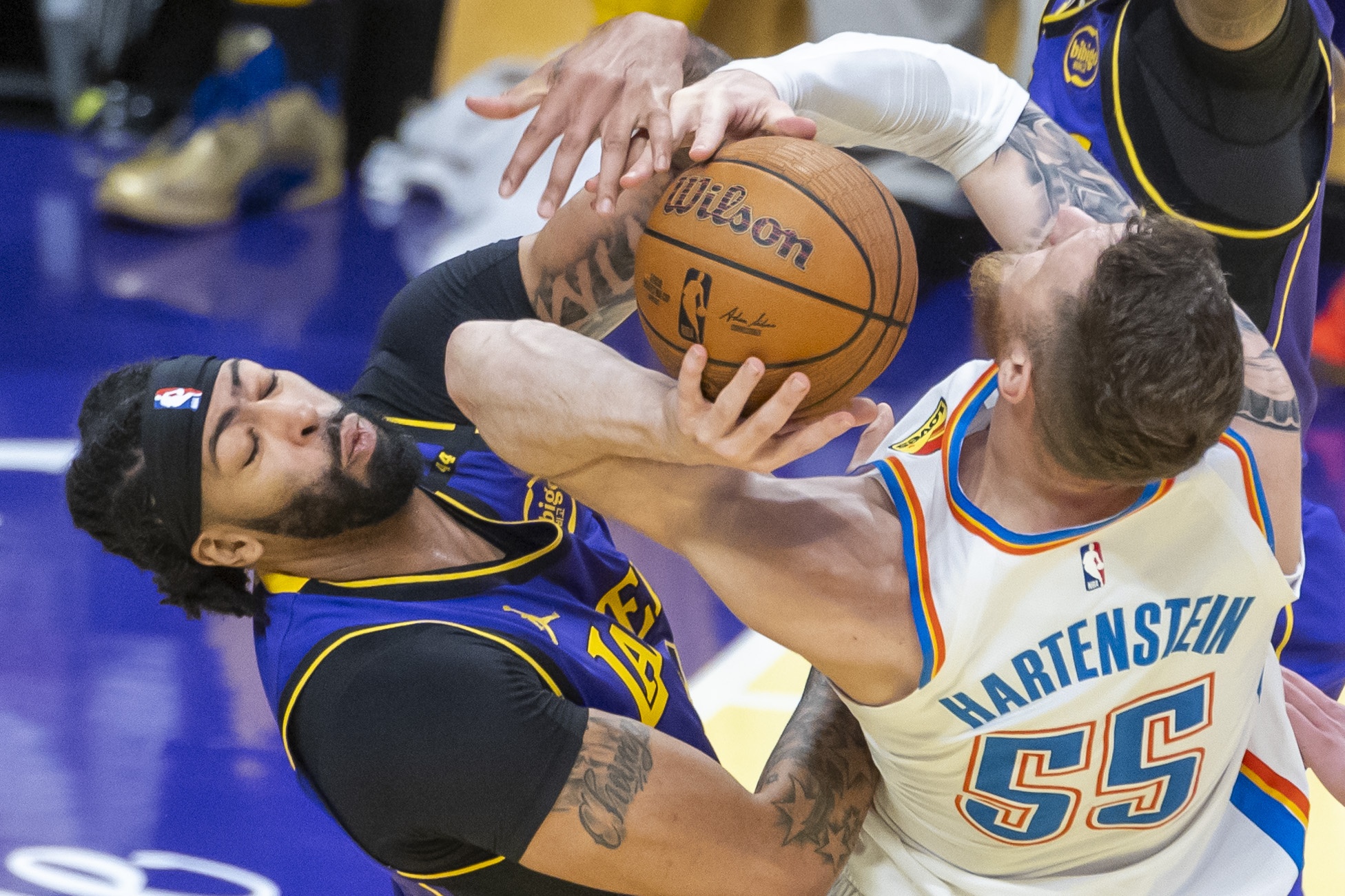 巴克利:獨(dú)行俠目前在西部?jī)H次于雷霆 火箭在系列賽贏不了獨(dú)行俠