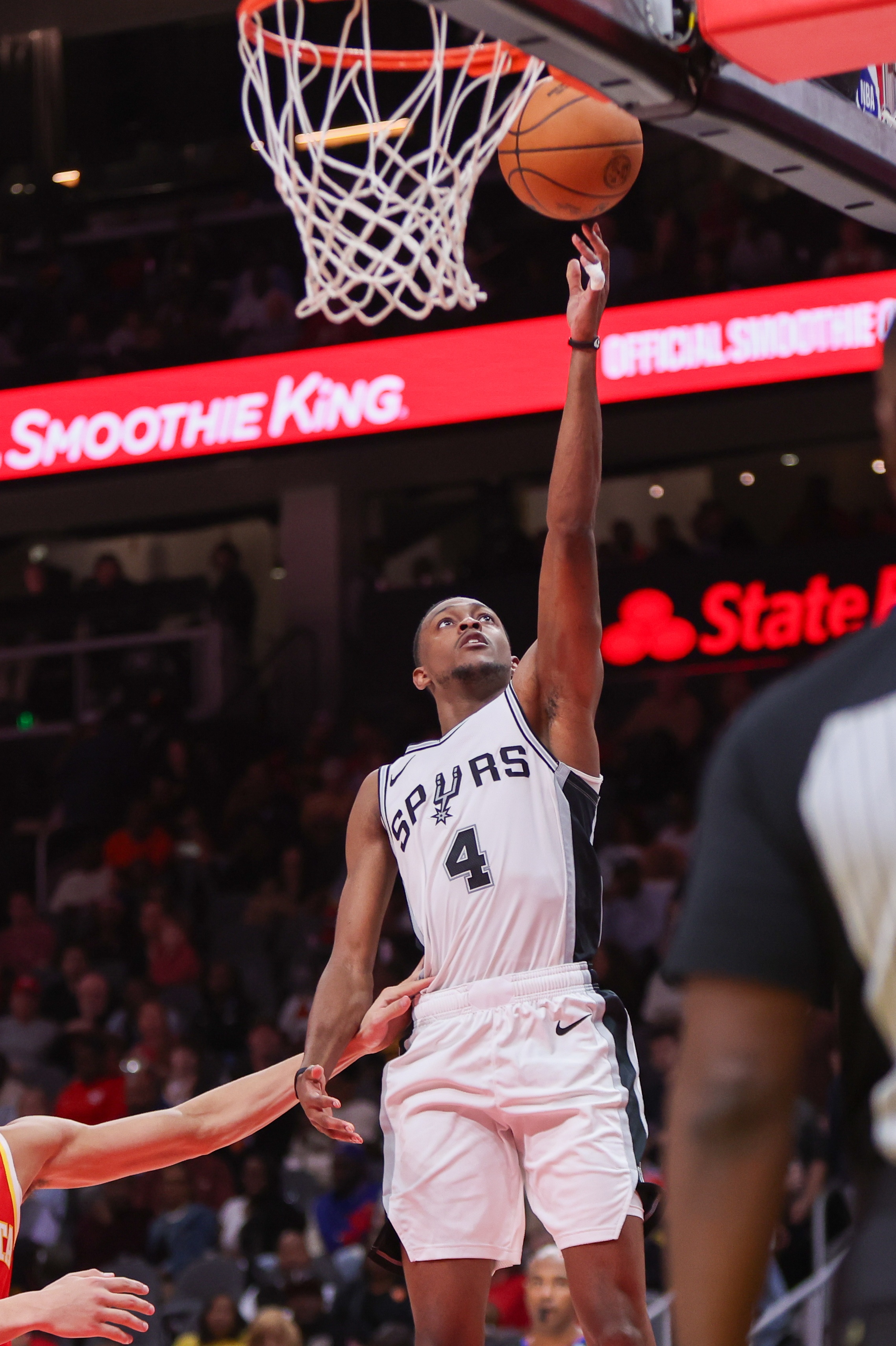 KG談福克斯：現(xiàn)在這么多人能指定下家？10年前同區(qū)球隊(duì)間不會交易